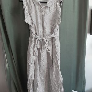 Banana Republic seersucker dress with cap sleeves and tie waist, size XL